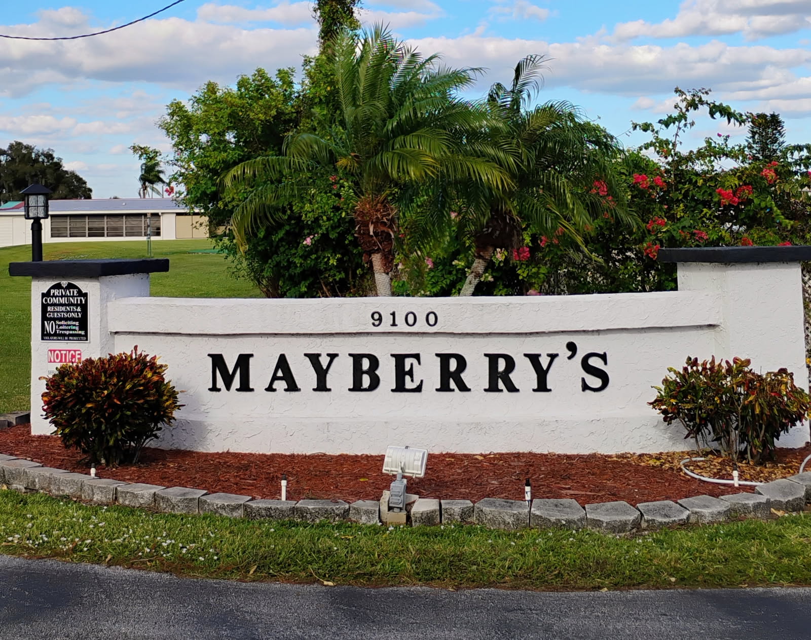 Comfortable swings to share with friends in our Okeechobee, FL RV Park